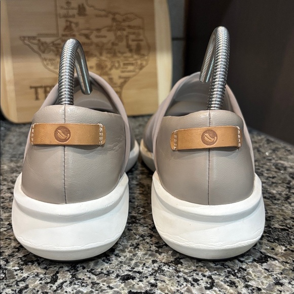 Clarks Un Rio Cross Stone Slip on Ballet Flat Sneaker Size 10 - Picture 5 of 9